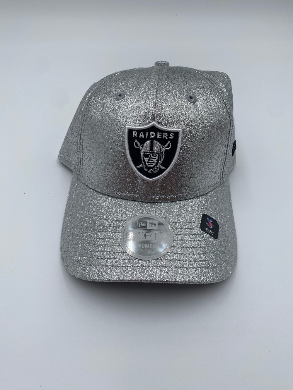 New Era Women’s Las Vegas Raiders Metallic Silver Glitter Hat